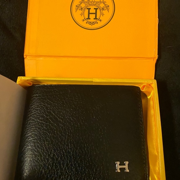 Wallets - Picture 3 of 8